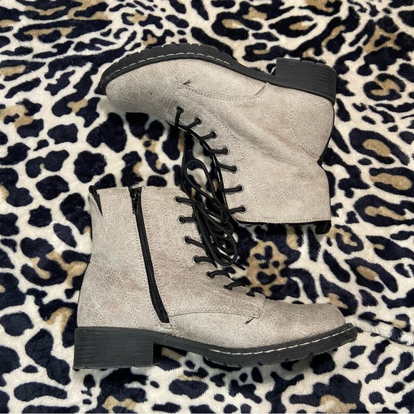 Boota - Picture 2 of 8